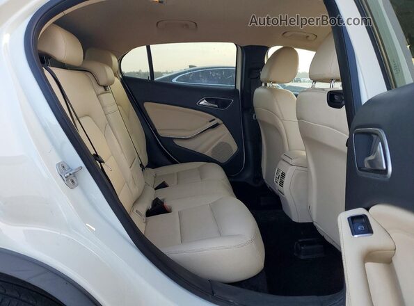 WDCTG4GB0GJ242812 2016 MERCEDES-BENZ GLA White Rear interior view