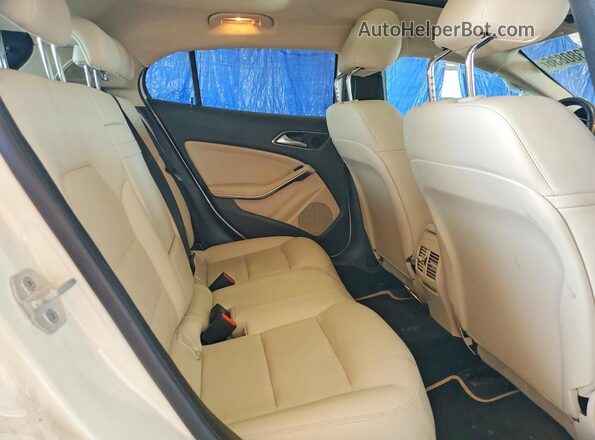 WDCTG4GB0HJ299643 2017 MERCEDES-BENZ GLA White Vista interior trasera