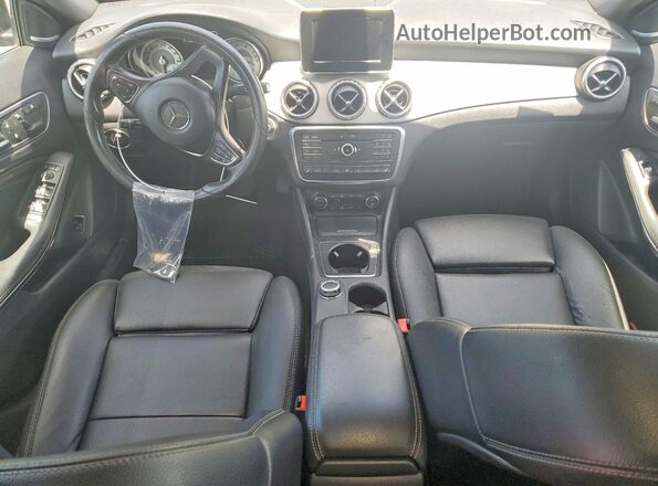 WDCTG4GB0HJ333354 2017 MERCEDES-BENZ GLA Black Vista del salpicadero