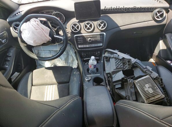 WDCTG4GB2JJ379614 2018 MERCEDES-BENZ GLA Белый Вид панели приборов