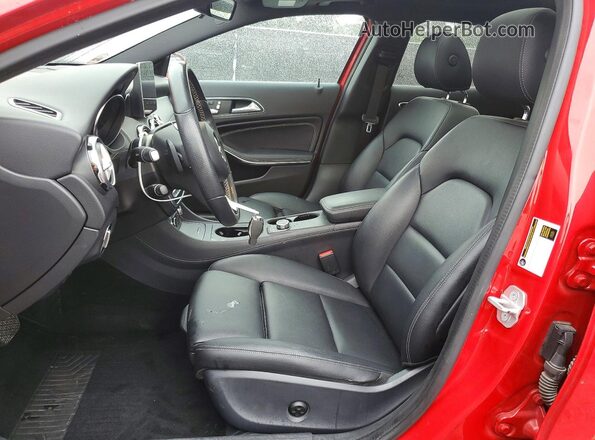 WDCTG4GB2JJ380326 2018 MERCEDES-BENZ GLA Red Widok wnętrza z przodu