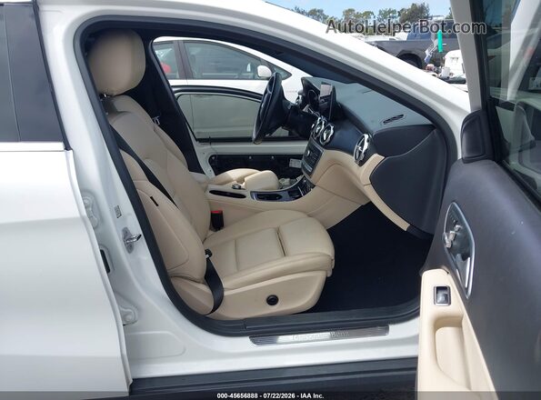 WDCTG4GB2JU000237 2018 MERCEDES-BENZ GLA 250 Белый Вид салона спереди