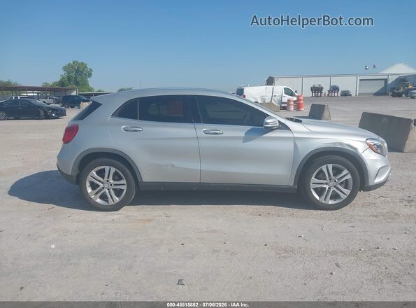 WDCTG4GB4GJ217038 2016 MERCEDES-BENZ GLA 250 Silver Rear interior view