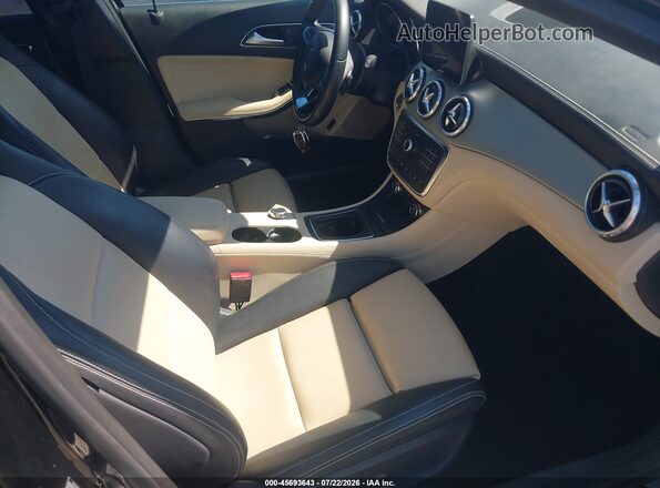 WDCTG4GB4HJ333003 2017 MERCEDES-BENZ GLA 250 Black Widok wnętrza z przodu
