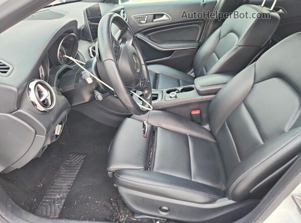WDCTG4GB4LU028463 2020 MERCEDES-BENZ GLA Белый Вид салона спереди