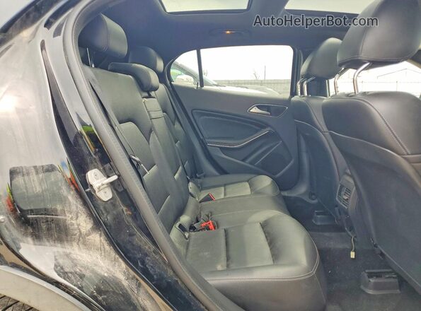 WDCTG4GB5JJ433505 2018 MERCEDES-BENZ GLA Черный Вид задней части салона
