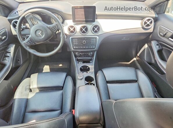 WDCTG4GBXHJ336441 2017 MERCEDES-BENZ GLA Серебряный Вид панели приборов