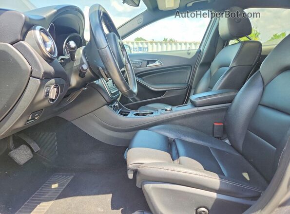 WDCTG4GBXHJ336441 2017 MERCEDES-BENZ GLA Серебряный Вид салона спереди