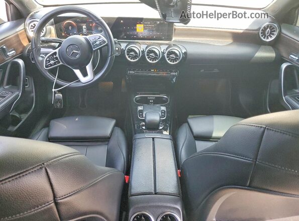 WDD3G4EB1KW016000 2019 MERCEDES-BENZ A Silver Вид панелі приладів