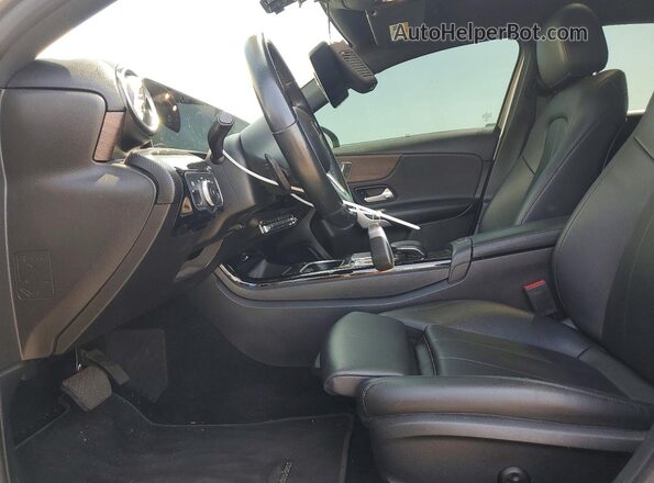 WDD3G4EB1KW016000 2019 MERCEDES-BENZ A Silver Вид салону спереду