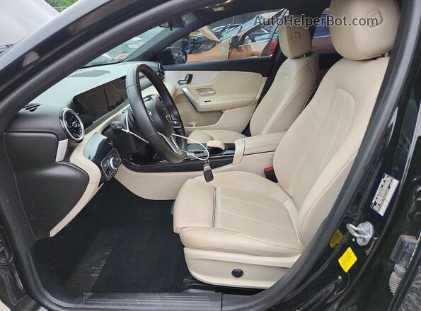 WDD3G4EB1KW025988 2019 MERCEDES-BENZ A Black Սալոնի դիմացի տեսք