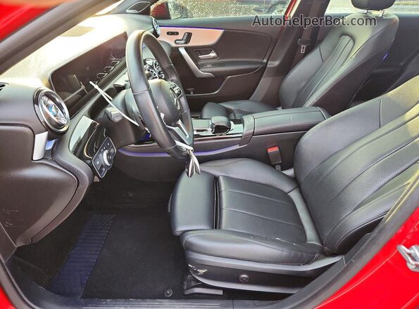 WDD3G4EB3KW025104 2019 MERCEDES-BENZ A Красный Вид салона спереди