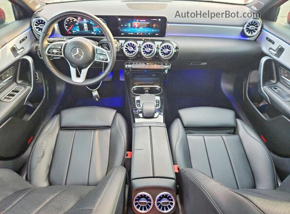 WDD3G4EB3KW025104 2019 MERCEDES-BENZ A Красный Вид панели приборов