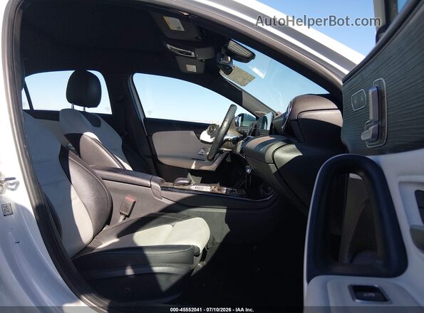 WDD3G4EB6KW033911 2019 MERCEDES-BENZ A 220 Белый Вид салона спереди