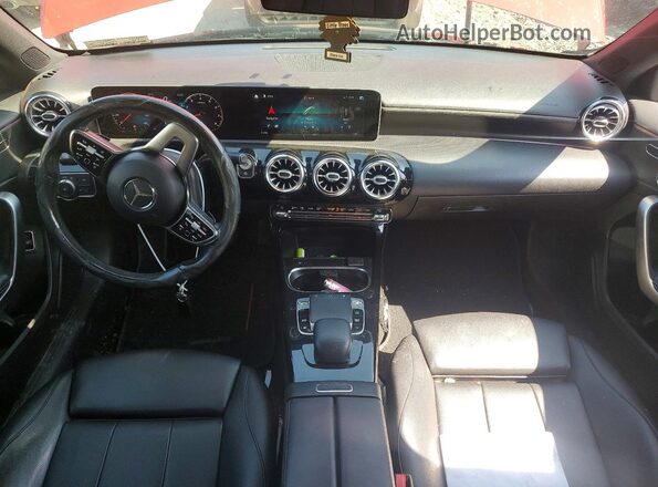 WDD3G4FB2KW013654 2019 MERCEDES-BENZ A Red Widok deski rozdzielczej