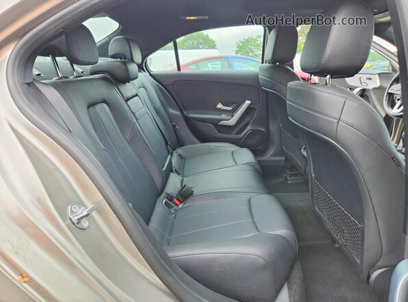 WDD3G4FB6KW031333 2019 MERCEDES-BENZ A Beige Vista de los asientos traseros
