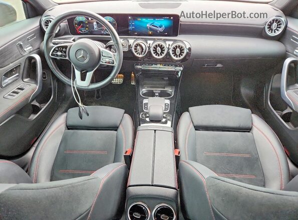 WDD3G4FB9LW041825 2020 MERCEDES-BENZ A Красный Вид панели приборов
