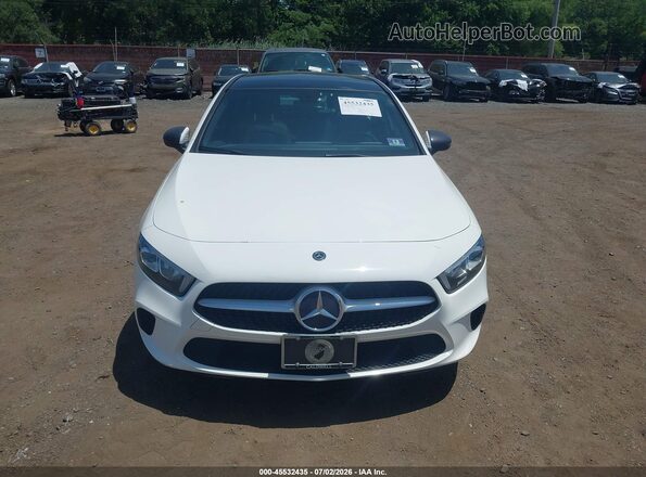 WDD3G4FBXKW017872 2019 MERCEDES-BENZ A 220 White ხელსაწყოთა პანელის ხედი