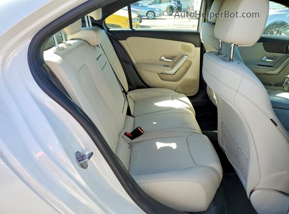 WDD3G4FBXKW031786 2019 MERCEDES-BENZ A Белый Вид задних сидений