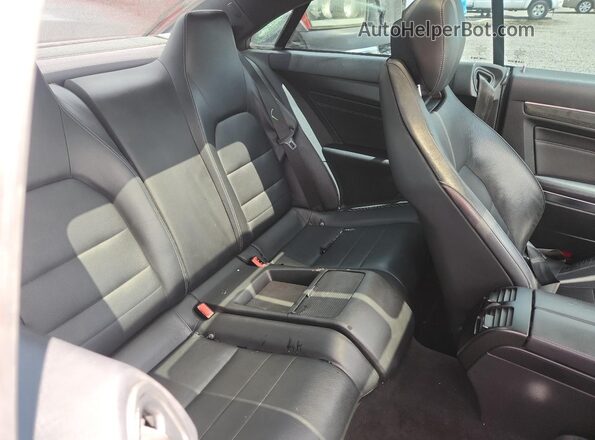 WDDKJ6FB1GF333208 2016 MERCEDES-BENZ E Black Հետևի նստատեղերի տեսք