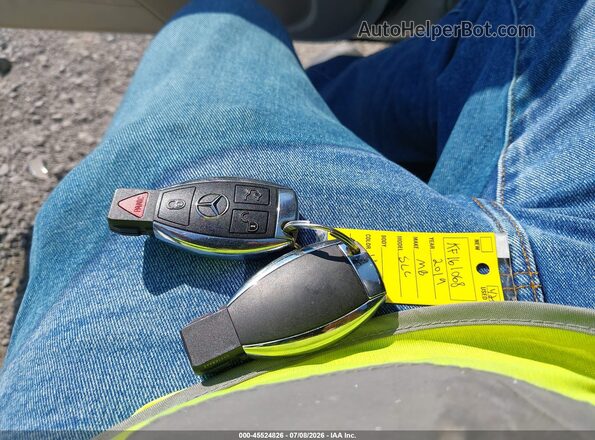 WDDPK3JA4KF161068 2019 MERCEDES-BENZ SLC 300 White Առջևի վահանակի տեսք