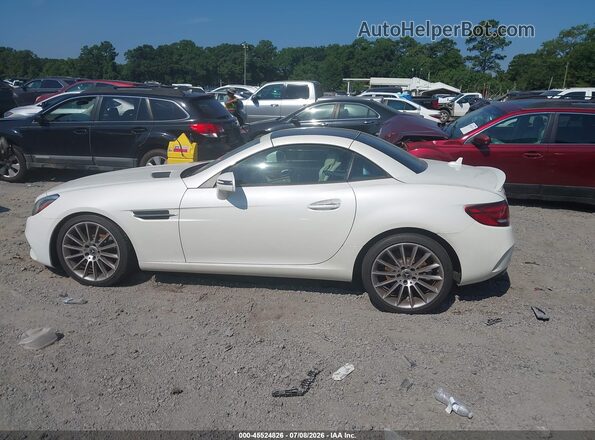 WDDPK3JA4KF161068 2019 MERCEDES-BENZ SLC 300 White Սալոնի 360 աստիճան տեսք