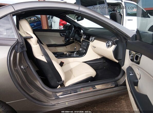 WDDPK3JA8JF150704 2018 MERCEDES-BENZ SLC 300 Gray წინა სალონის ხედი