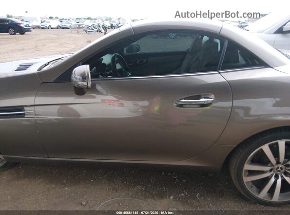 WDDPK3JA8JF150704 2018 MERCEDES-BENZ SLC 300 Gray სალონის 360-გრადუსიანი ხედი