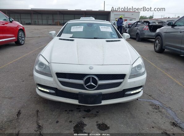 WDDPK3JAXGF120273 2016 MERCEDES-BENZ SLK 300 White Vista del cuadro de instrumentos