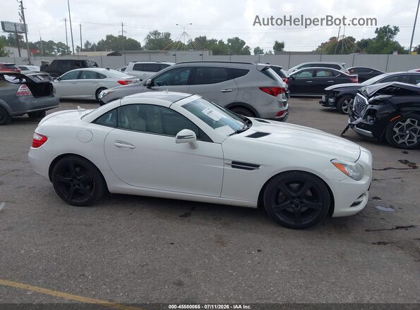WDDPK3JAXGF120273 2016 MERCEDES-BENZ SLK 300 White Vista interior trasera