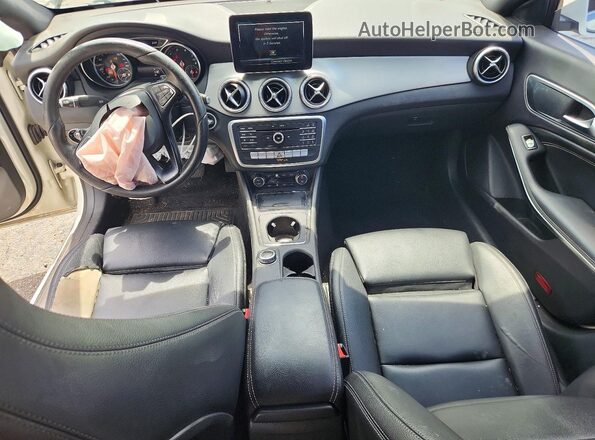 WDDSJ4EB0HN401091 2017 MERCEDES-BENZ CLA-CLASS White Vista del salpicadero