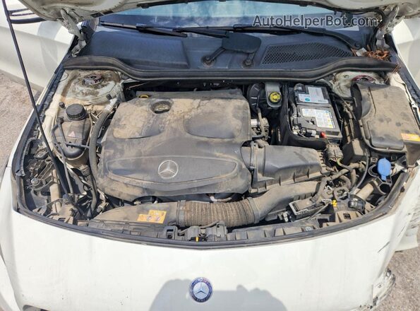 WDDSJ4EB0HN401091 2017 MERCEDES-BENZ CLA-CLASS White Vista interior trasera