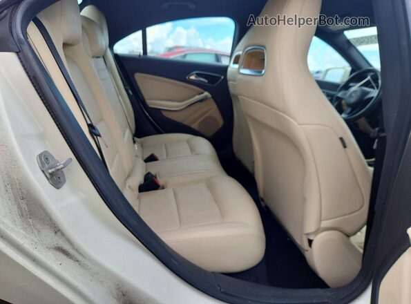 WDDSJ4EB0JN525626 2018 MERCEDES-BENZ CLA-CLASS White Vista de los asientos traseros
