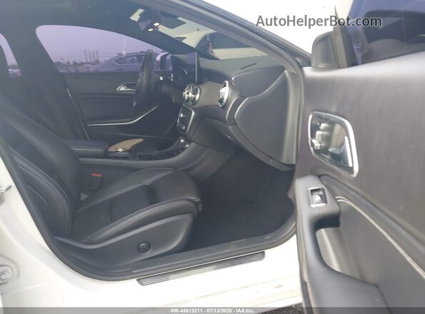 WDDSJ4EB0JN544631 2018 MERCEDES-BENZ CLA 250 Beige Widok wnętrza z przodu