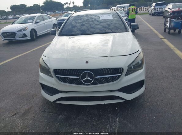 WDDSJ4EB0JN544631 2018 MERCEDES-BENZ CLA 250 Beige Widok zestawu wskaźników