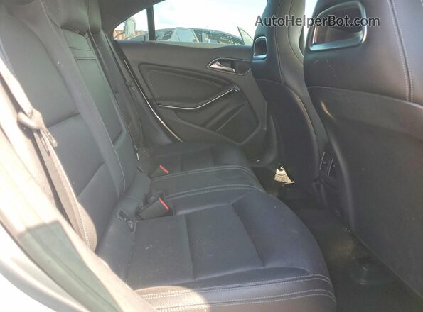WDDSJ4EB1JN555072 2018 MERCEDES-BENZ CLA-CLASS Silver Widok tylnych siedzeń
