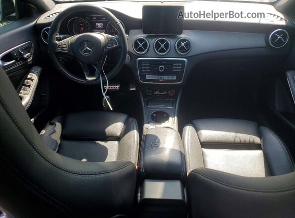 WDDSJ4EB1JN555072 2018 MERCEDES-BENZ CLA-CLASS Silver Widok deski rozdzielczej