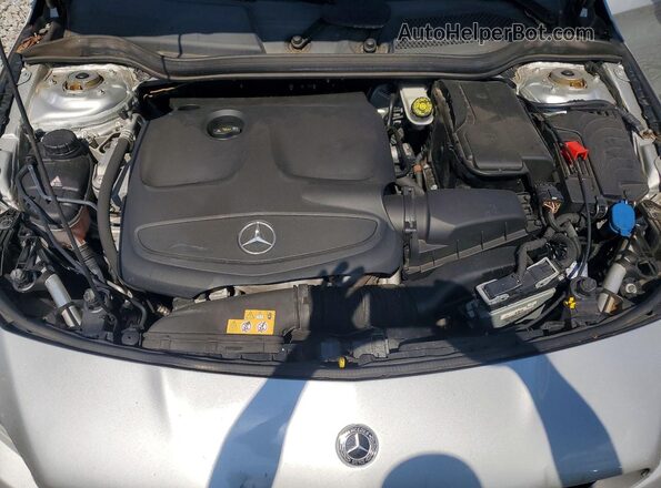 WDDSJ4EB1JN555072 2018 MERCEDES-BENZ CLA-CLASS Silver Widok wnętrza z tyłu