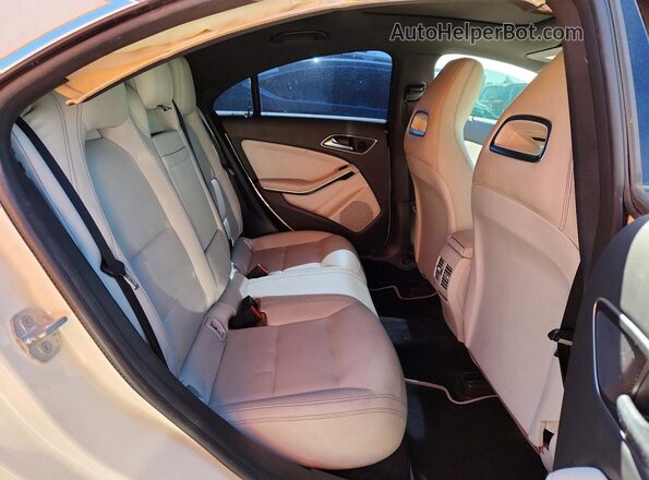 WDDSJ4EB1JN585267 2018 MERCEDES-BENZ CLA-CLASS Белый Вид задних сидений