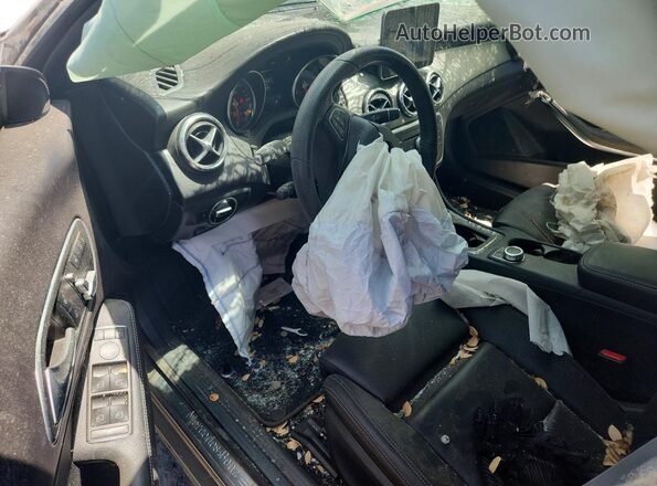 WDDSJ4EB1KN760151 2019 MERCEDES-BENZ CLA-CLASS Gray Vista del salpicadero