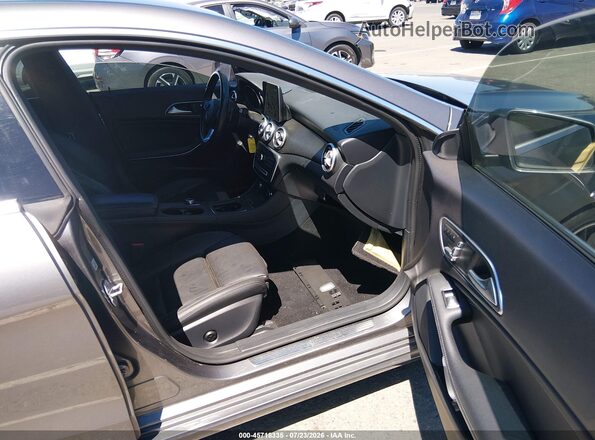 WDDSJ4EB2HN465312 2017 MERCEDES-BENZ CLA 250 Gray Widok wnętrza z przodu