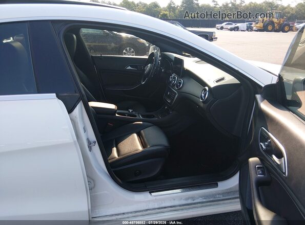 WDDSJ4EB2JN627901 2018 MERCEDES-BENZ CLA 250 White წინა სალონის ხედი