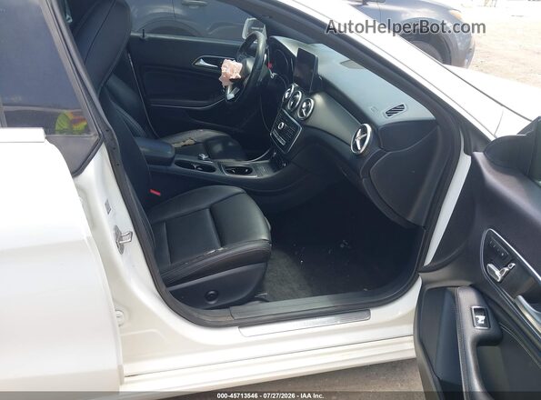 WDDSJ4EB2JN642317 2018 MERCEDES-BENZ CLA 250 White Вид салону спереду
