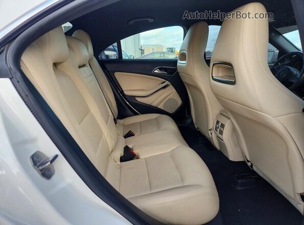 WDDSJ4EB2JN669825 2018 MERCEDES-BENZ CLA-CLASS White Հետևի նստատեղերի տեսք