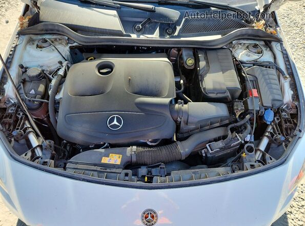 WDDSJ4EB3JN604062 2018 MERCEDES-BENZ CLA-CLASS White Սալոնի հետևի տեսք