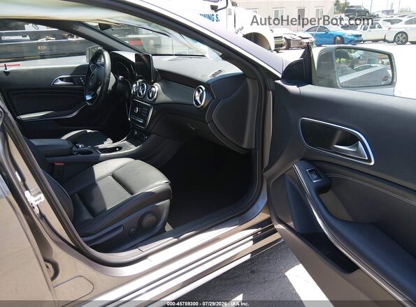 WDDSJ4EB4HN400087 2017 MERCEDES-BENZ CLA 250 Серый Вид салона спереди