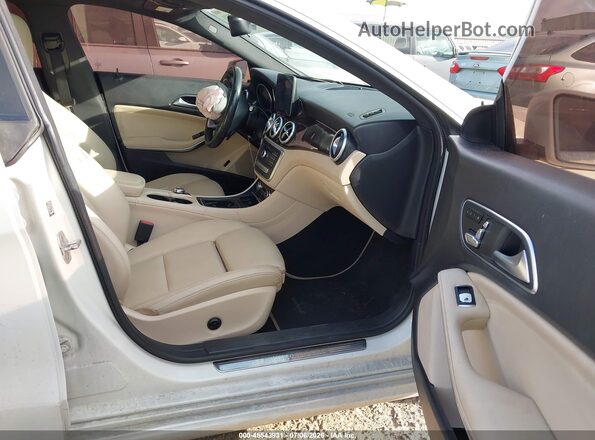 WDDSJ4EB4JN550609 2018 MERCEDES-BENZ CLA 250 White Widok wnętrza z przodu