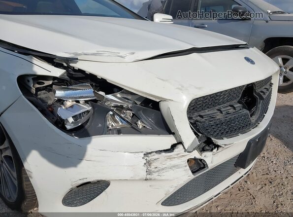 WDDSJ4EB4JN550609 2018 MERCEDES-BENZ CLA 250 White Widok z przodu