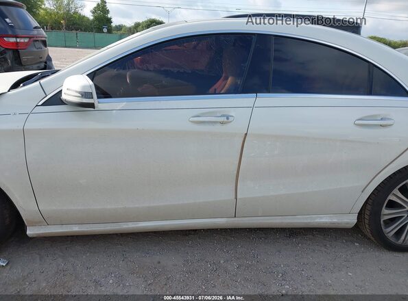 WDDSJ4EB4JN550609 2018 MERCEDES-BENZ CLA 250 White Widok wnętrza 360 stopni