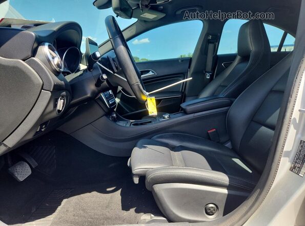 WDDSJ4EB5JN587913 2018 MERCEDES-BENZ CLA-CLASS Gray Vista interior delantera